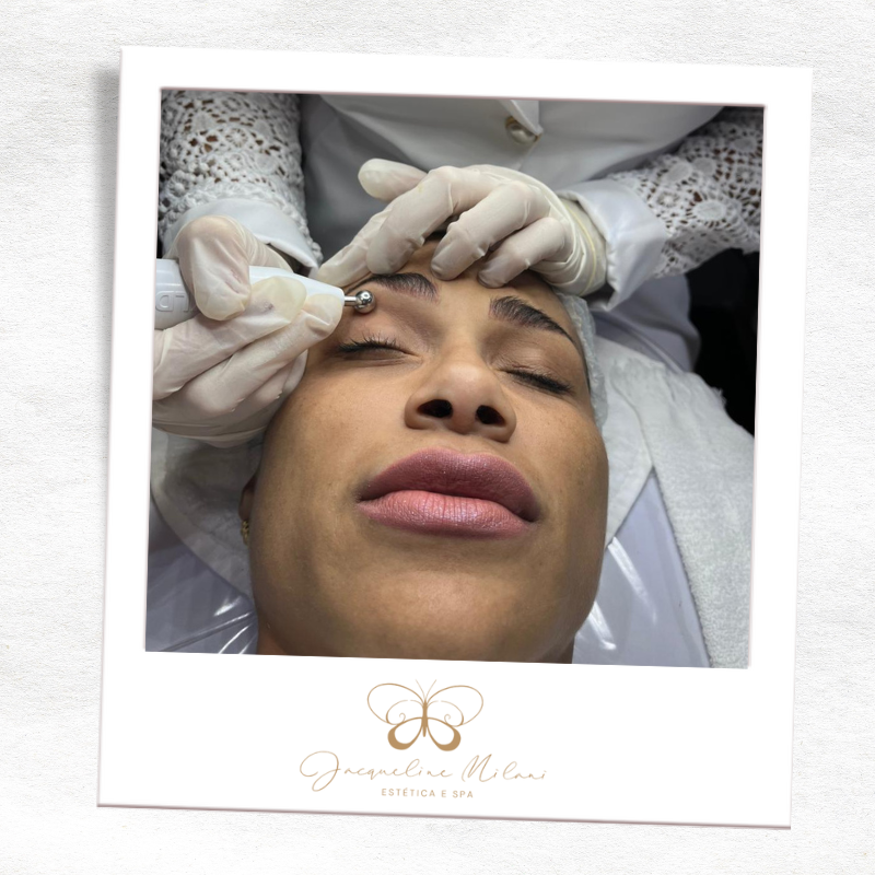 Estética facial em Araçariguama na Clínica Jacqueline Milani Espaço Estético, com protocolos personalizados para rejuvenescimento.