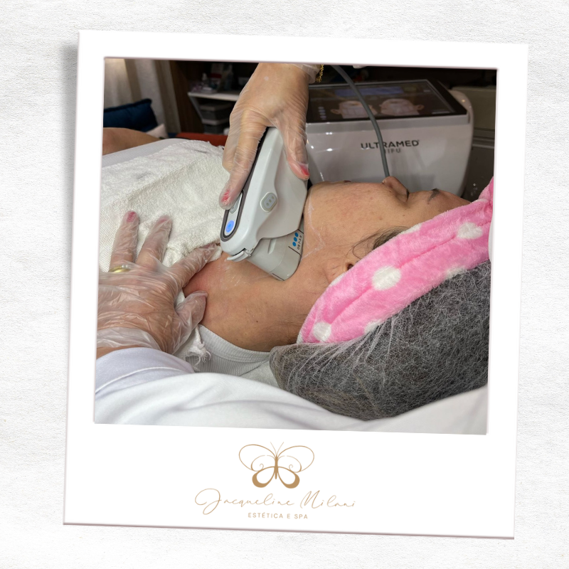 Estética facial em Araçariguama na Clínica Jacqueline Milani Espaço Estético, com protocolos personalizados para rejuvenescimento.